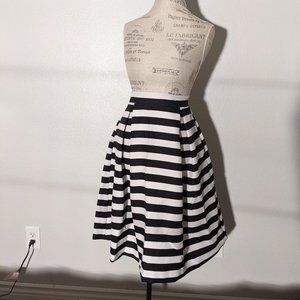 Haute Monde women's knee length skirt with pockets, back zipper, size medium